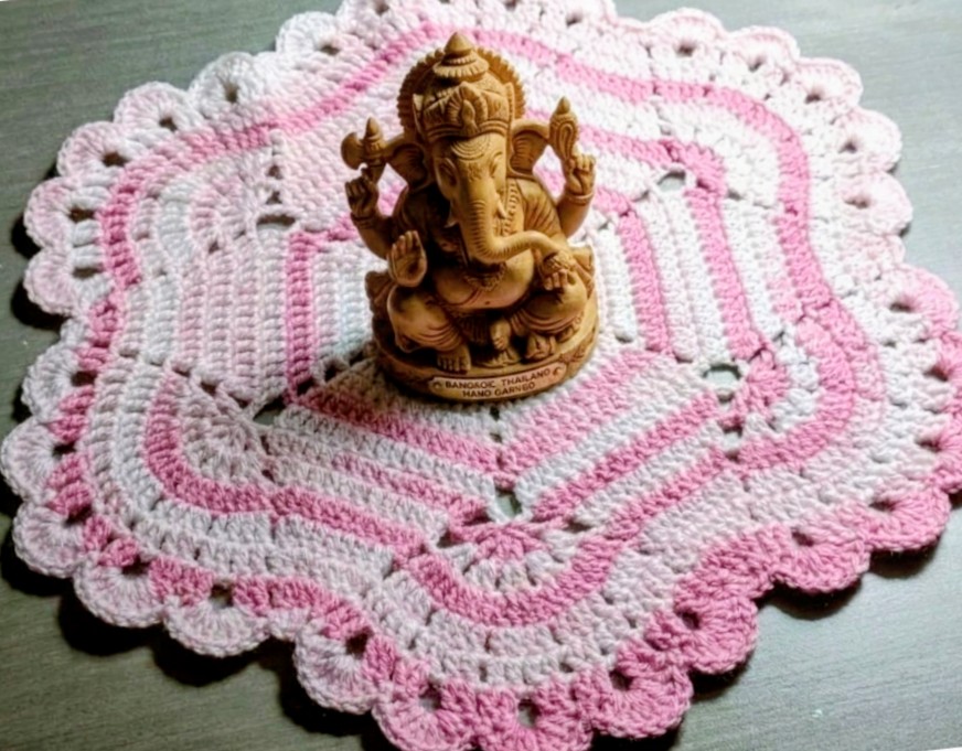 Crochet tablet placement