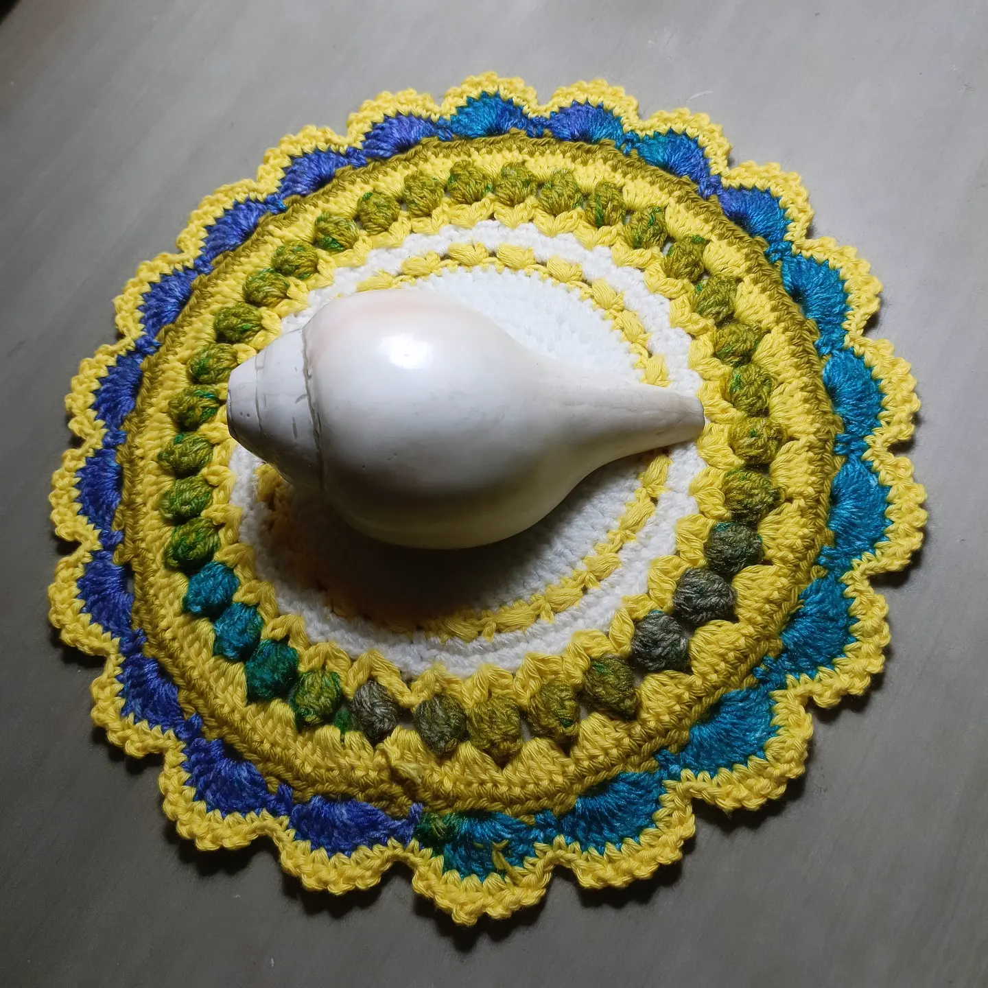 Crochet tablet placement