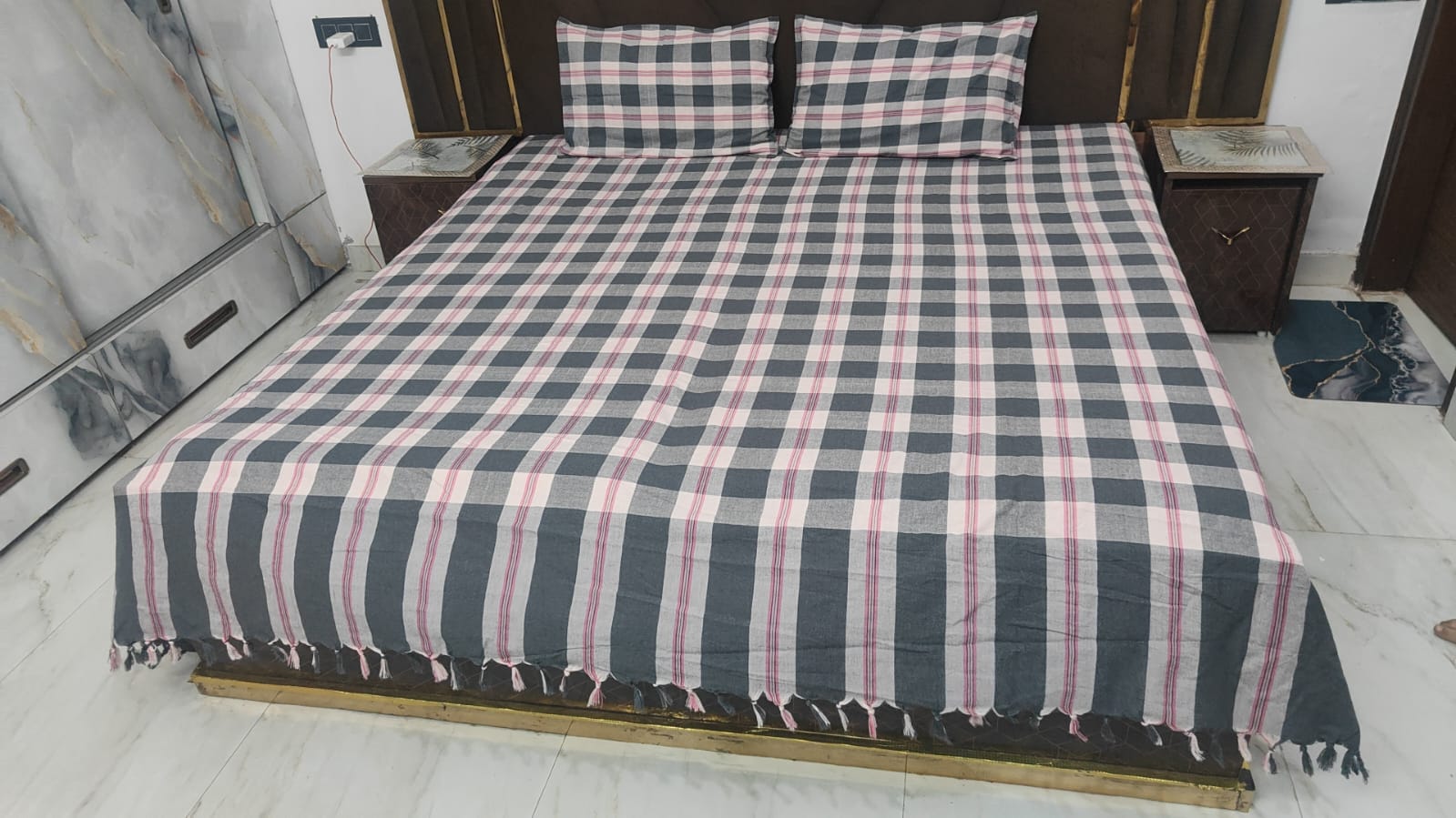 Dhaga Vishwas Ka Handloom Double Bed Sheet with Pillow Covers