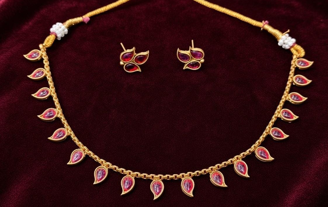 Elegant Leaf Design Temple Choker Necklace Set with Earrings