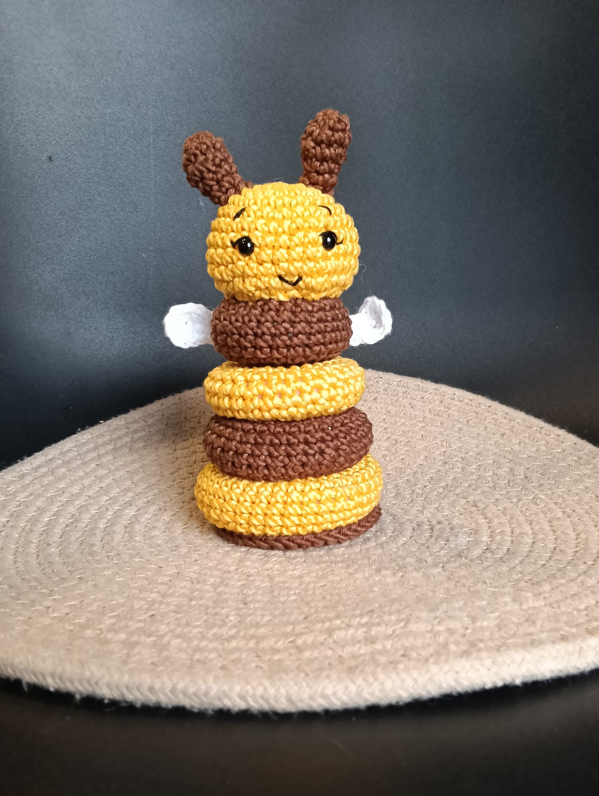 Honey bee stacker
