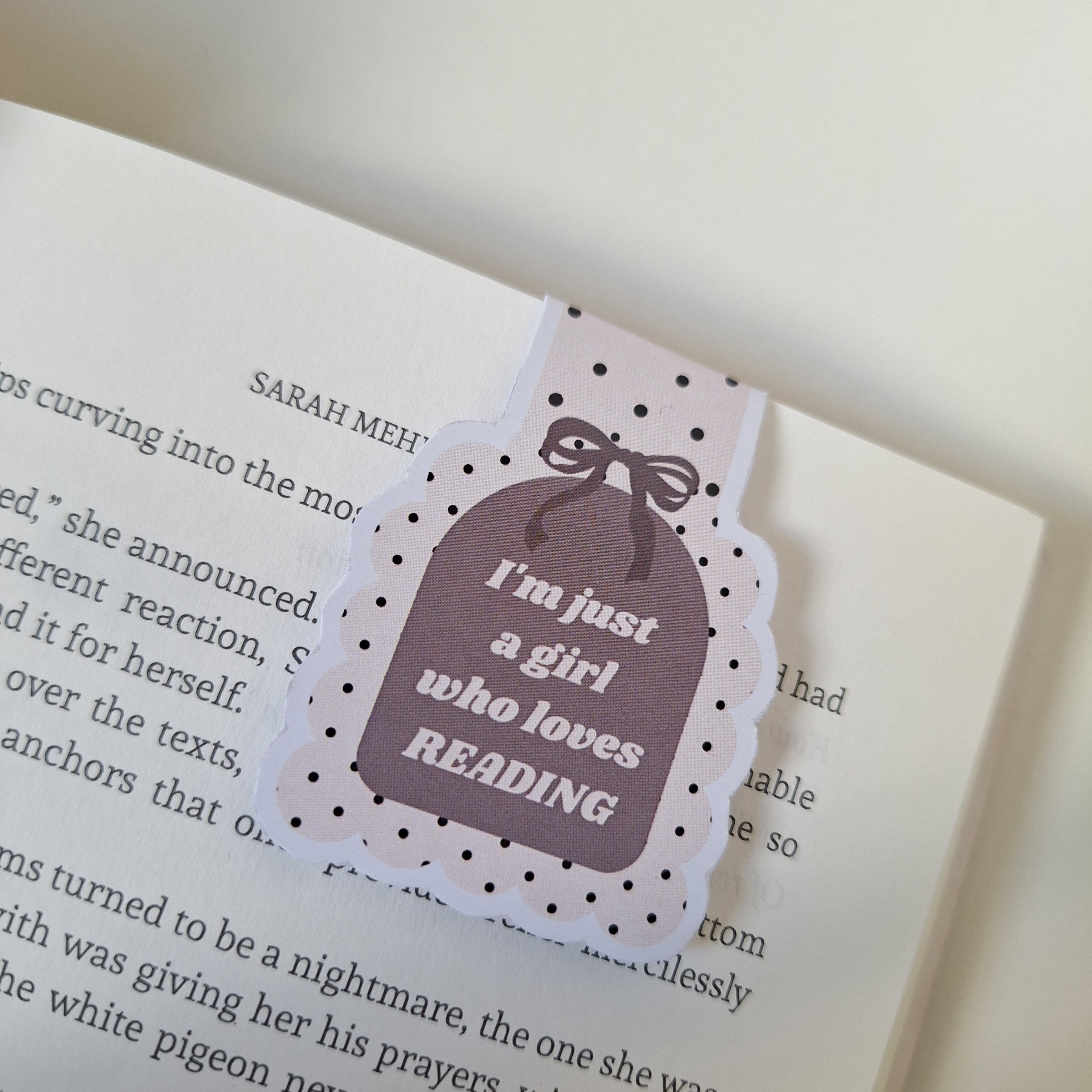 I'm just a girl who loves reading magnetic bookmark