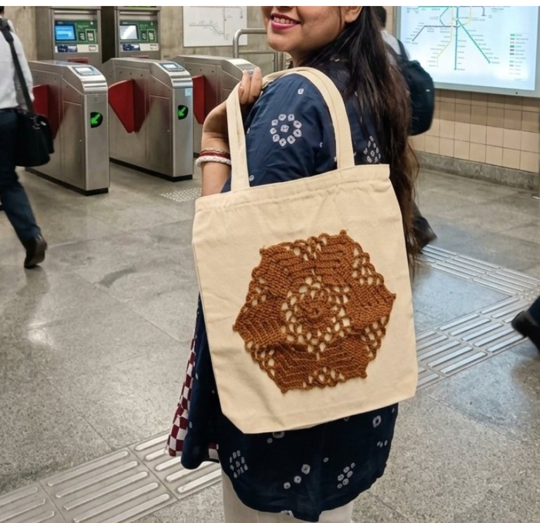 Tote bag with crochet motifs